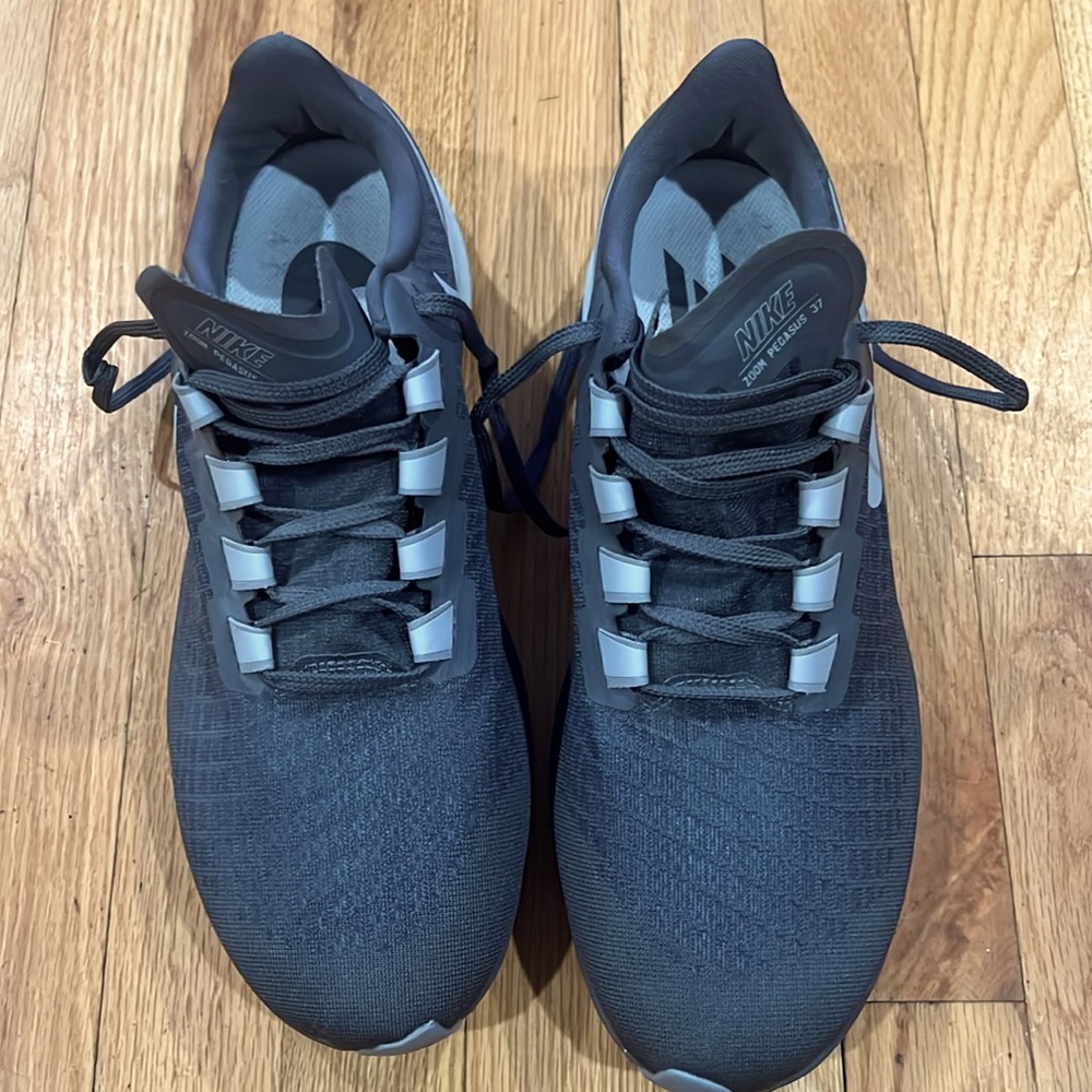 11.5 Men’s Nike zoom Pegasus 37